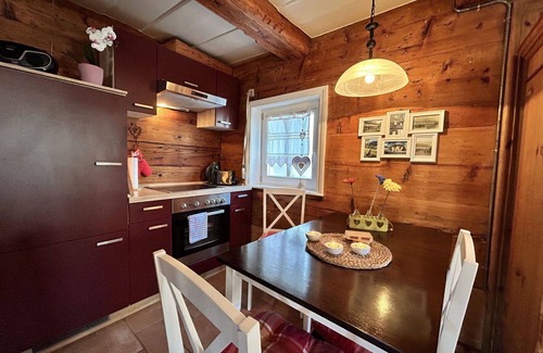 Grossschoenau Apartamento | Bonito apartamento para 3 personas con WIFI, TV, patio, mascotas permitida y aparcamiento