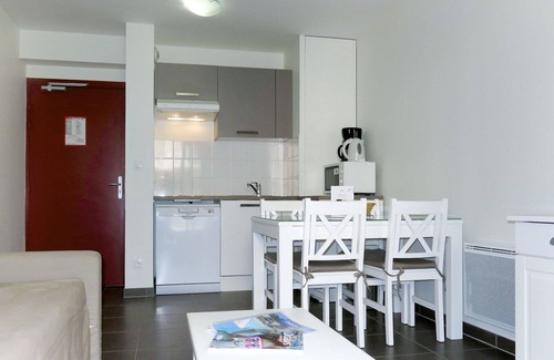 Chinon Apartamento | Bonito apartamento para 4 personas con piscina, WIFI, TV, terraza, mascotas permitida y aparcamiento