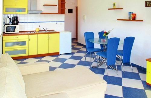 Rabac Apartamento | Bonito apartamento con WIFI, piscina, A/C, TV, terraza, mascotas permitida y aparcamiento