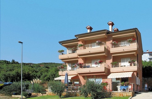 Rabac Apartamento | Bonito apartamento con WIFI, piscina, A/C, TV, terraza, mascotas permitida y aparcamiento