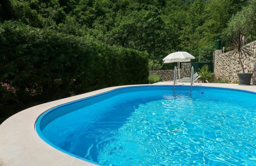 Medveja Apartamento | Bonito apartamento para 4 personas con piscina, A/C, WIFI, terraza y aparcamiento
