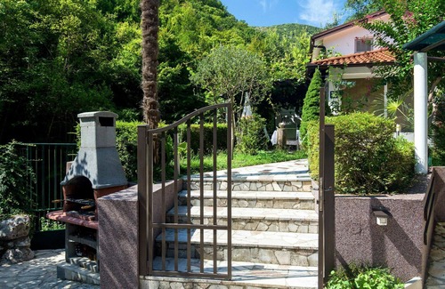 Medveja Apartamento | Bonito apartamento para 4 personas con piscina, A/C, WIFI, terraza y aparcamiento
