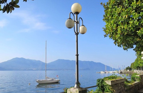 Cannero Riviera Apartamento | Beautiful apartment for 5 guests with TV, terrace, pets allowed and parking