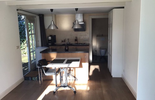 Schoorl Apartamento | Apartamento / estudio de lujo cerca del bosque, playa y jardín privado. Completamente nuevo !!