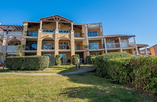 Le Dramont Apartamento | Beautiful apartment for 6 people with pool, WIFI, TV, patio and pets allowed