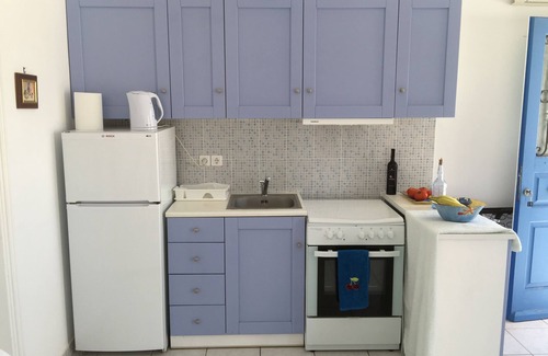 Piso Livadi Apartamento | Beautiful apartment overlooking the sea