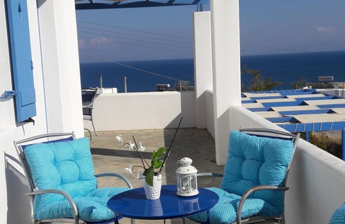 Piso Livadi Apartamento | Beautiful apartment overlooking the sea