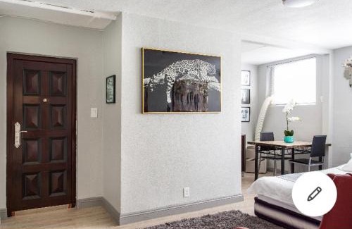 Downtown Los Angeles Apartamento | Beautiful Apartment in the heart of Koreatown!