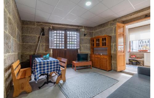 Arnoia Apartamento | Beautiful Apartment In A Arnoia