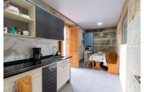 Arnoia Apartamento | Beautiful Apartment In A Arnoia