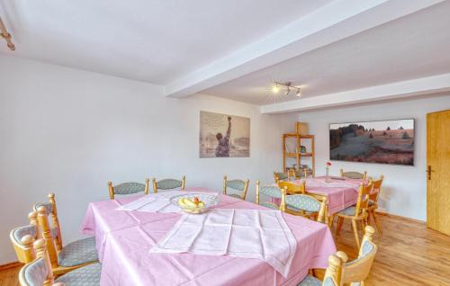 Oberweissenbrunn Apartamento | Beautiful Apartment In Bischofsheim