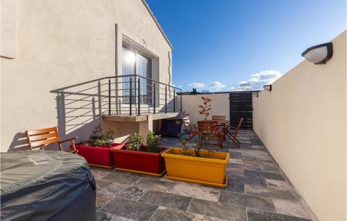 Eyragues Apartamento | Beautiful Apartment In Eyragues