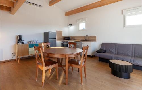 Eyragues Apartamento | Beautiful Apartment In Eyragues