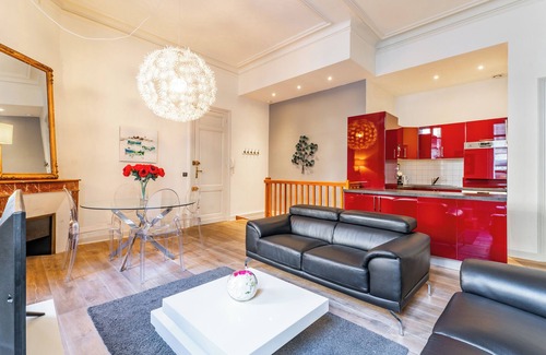 Saint-Michel Apartamento | Beautiful Apartment in the Heart of Historic Saint-Michel District