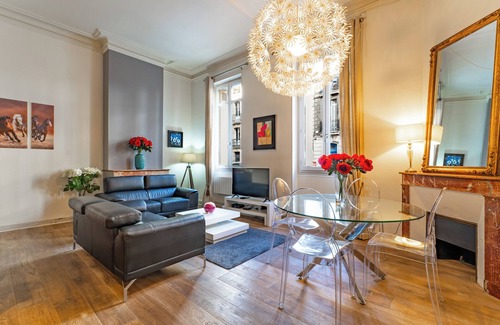 Saint-Michel Apartamento | Beautiful Apartment in the Heart of Historic Saint-Michel District