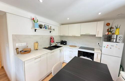 Guillaumes Apartamento | Beautiful apartment in the heart of nature with garden