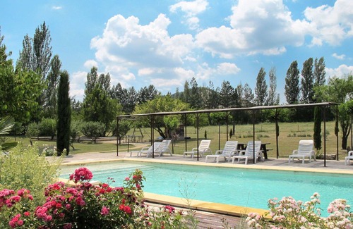 Sigonce Villa | Precioso apartamento en villa con piscina, A/C, WIFI, TV, patio, mascotas permitida y aparcamiento