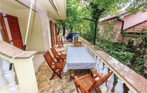 Povile Apartamento | Beautiful Apartment In Povile With Wifi