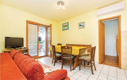 Povile Apartamento | Beautiful Apartment In Povile With Wifi