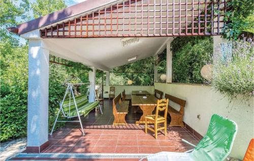 Povile Apartamento | Beautiful Apartment In Povile With Wifi