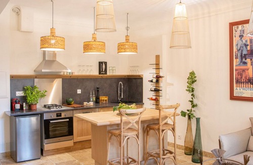 Arles City Centre Apartamento | Beautiful apartment in the heart of the Roquette district, comfort assured