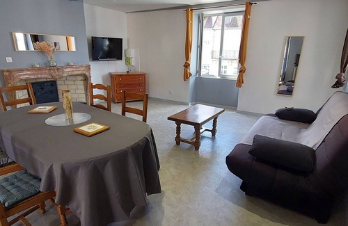 Pesmes Apartamento | Beautiful apartment in the heart of the village