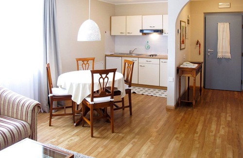Merano Apartamento | Bonito apartamento con A/C, WIFI, piscina, TV, balcón, mascotas permitida y aparcamiento