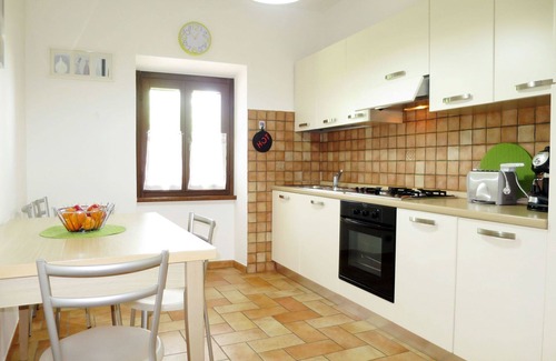 Caprarola Villa | Precioso apartamento en villa con WIFI, piscina, TV, terraza, mascotas permitida y aparcamiento