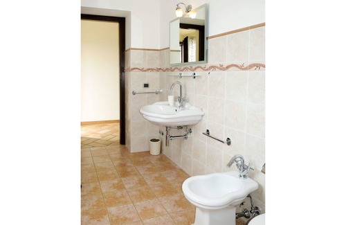 Caprarola Villa | Precioso apartamento en villa con WIFI, piscina, TV, terraza, mascotas permitida y aparcamiento