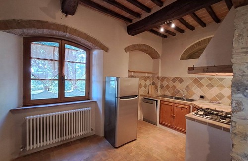 Poggibonsi Apartamento | Acogedor apartamento con piscina, WIFI, TV, vista panorámica y aparcamiento, cerca de San Gimignano