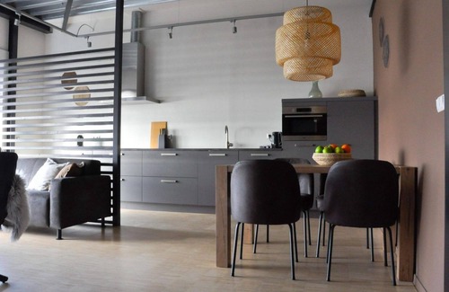 Stellendam Casa | Beautiful apartment on the first floor with a private balcony and fantastic views.