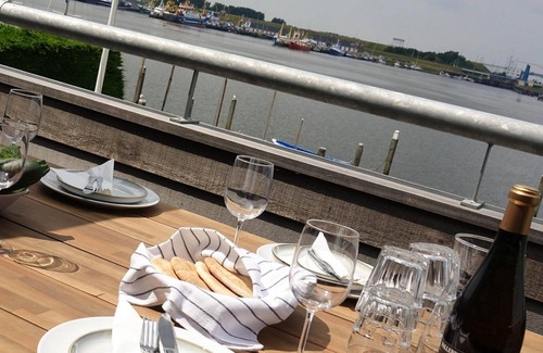 Stellendam Casa | Beautiful apartment on the first floor with a private balcony and fantastic views.