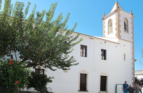 Mem Moniz Casa | Bonito apartamento en villa para 4 personas con A/C, piscina, WIFI, TV, patio y aparcamiento