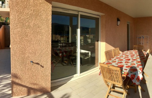 Propriano Apartamento | Precioso apartamento con vista al mar, piscina, cerca de playas y puerto
