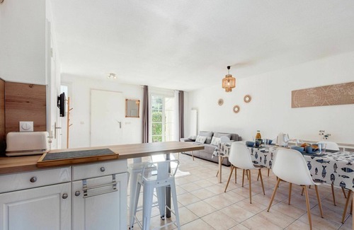 Cogolin Apartamento | Apartamento con WIFI, piscina, A/C, TV, patio, mascotas permitida, vista panorámica, aparcamiento