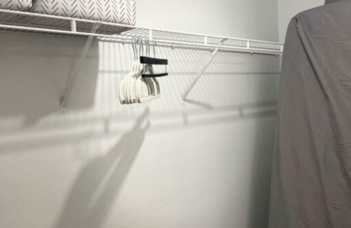Valley Ranch Apartamento | Beautiful apartment with fire place and parking bring your fur baby