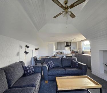 Kilgetty Apartamento | Beautiful apartment with private pool near Tenby
