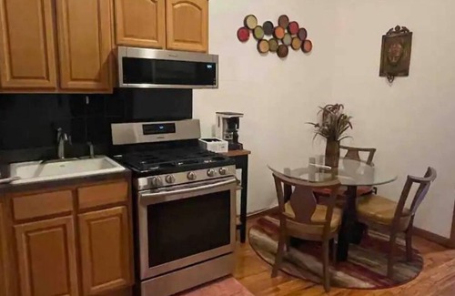 Crown Heights Casa | Beautiful Apt Prospect Hts steps from Broklyn Museum Garden 20 min Man/Times Sq.