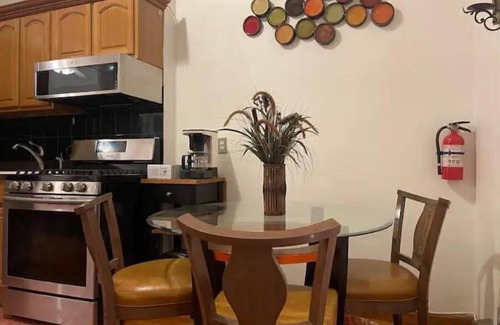 Crown Heights Casa | Beautiful Apt Prospect Hts steps from Broklyn Museum Garden 20 min Man/Times Sq.