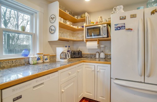 Aquinnah Casa | Beautiful Aquinnah Home: Ocean View, Walk to Beach