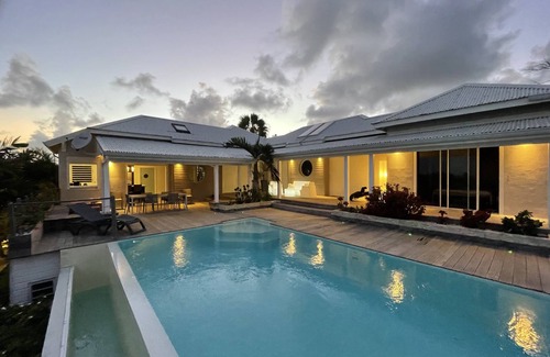 Sainte-Anne Villa | Hermosa arquitecto en una villa excepcional con vistas al mar 180 °