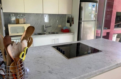 Maldonado Casa | Hermosa casa de diseño arquitectónico cerca de todo