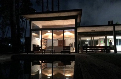 Maldonado Casa | Hermosa casa de diseño arquitectónico cerca de todo