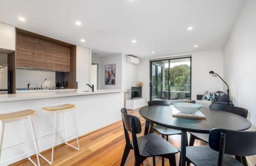 Turner Apartamento | Beautiful Art Apartment near Tram and Shops! - Hosted by CanStay