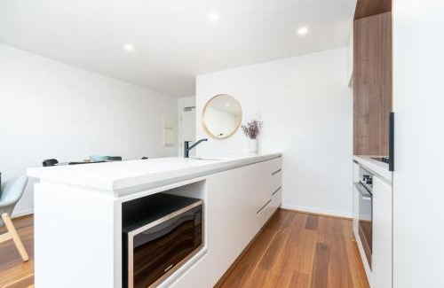 Turner Apartamento | Beautiful Art Apartment near Tram and Shops! - Hosted by CanStay