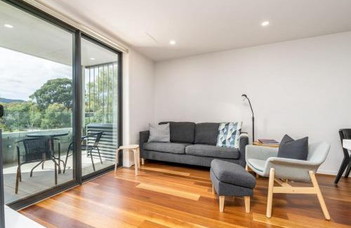 Turner Apartamento | Beautiful Art Apartment near Tram and Shops! - Hosted by CanStay