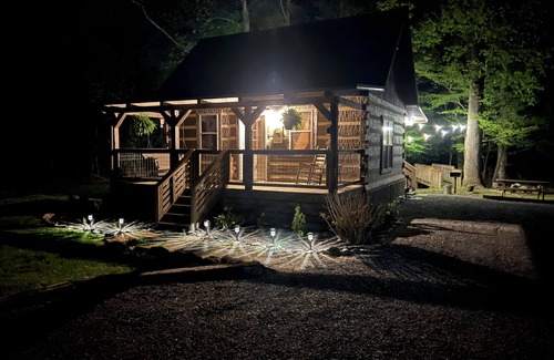 Cosby Cabina | Beautiful Authentic Log Cabin on Cosby Creek