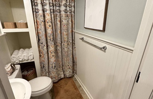 East Memphis Casa | Beautiful Backhouse Studio With Kitchen
