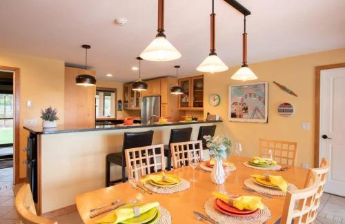 North Truro Casa | Beautiful backyard pool deeded beach rights