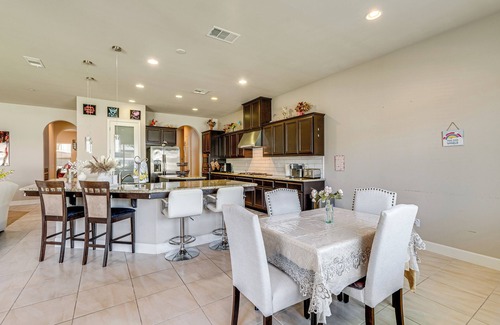 Greenacres Casa | Beautiful Bakersfield Home ~ 8 Mi to Downtown!
